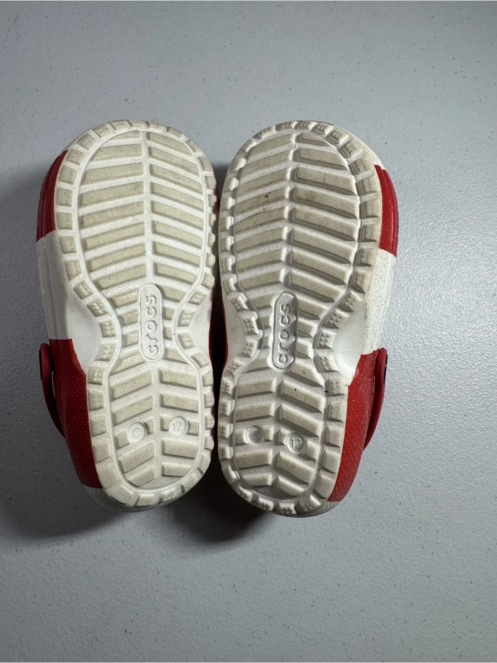 CROCS Kids Red & White Pinwheel Lined Clogs
